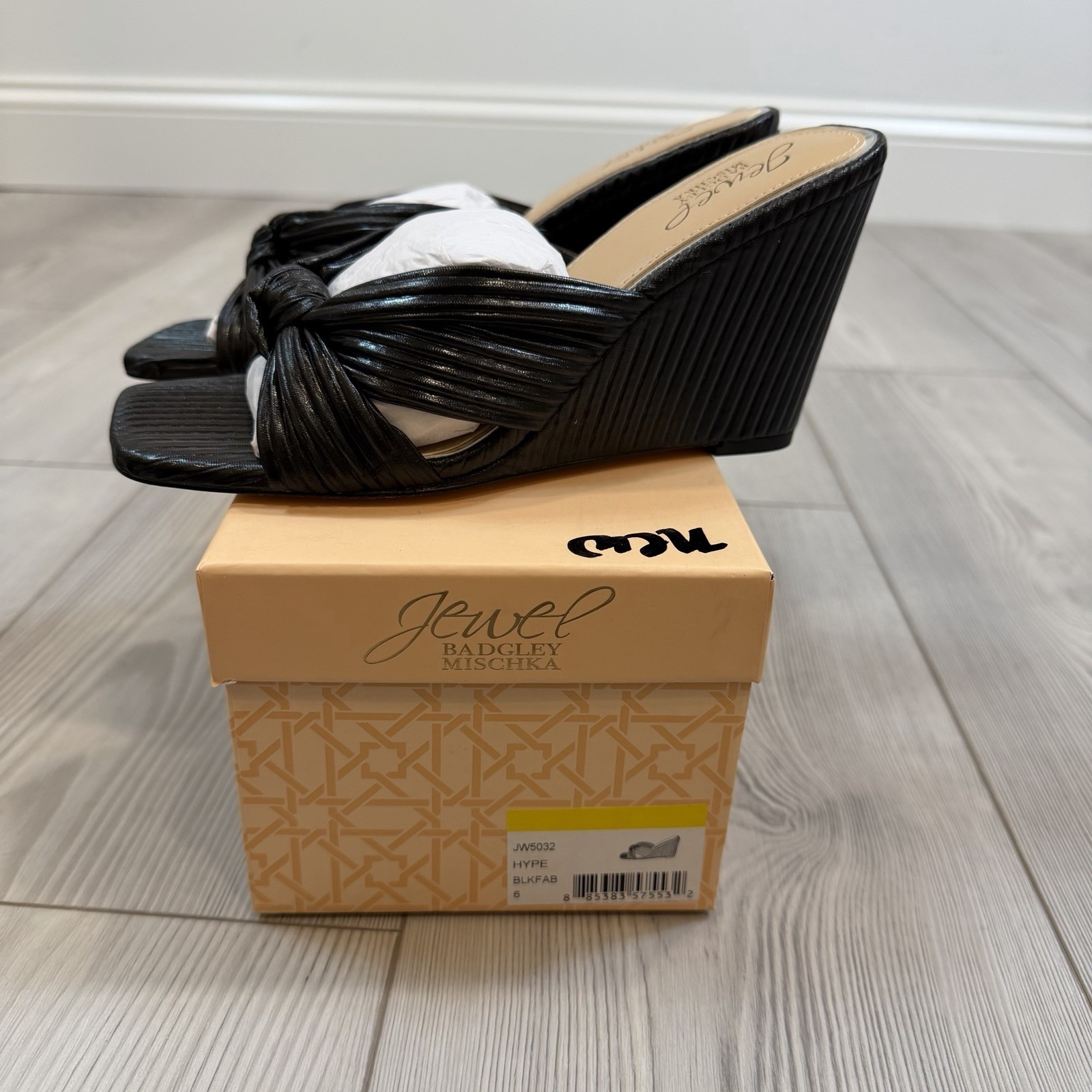New Jewel Badgley Mischka Hype Wedge Sandal Size 6 Black Knot Strap Mule Heels